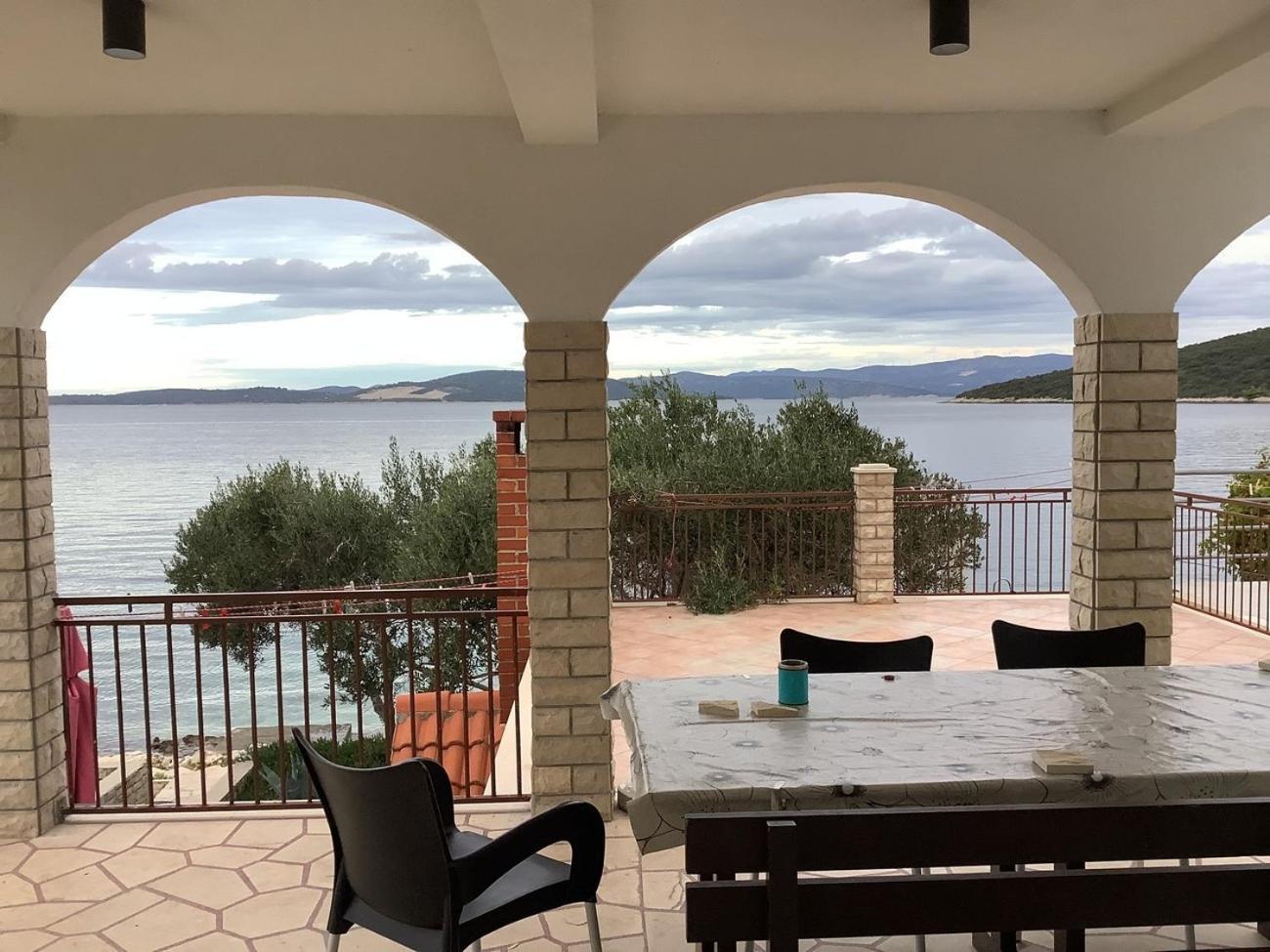 Apartments By The Sea Maslinica, Solta - 774 Grohote المظهر الخارجي الصورة